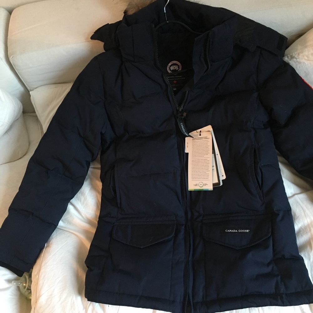 Canada Goose winter jacket navy blue wmn size s